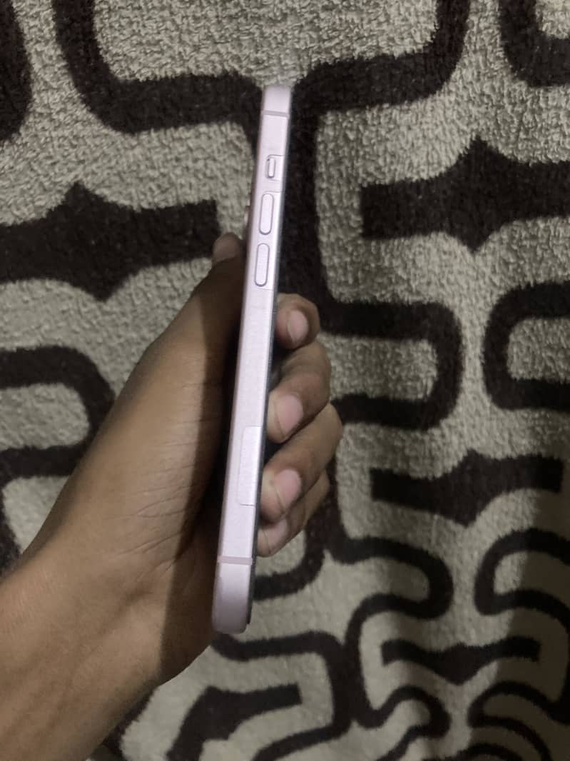 Apple iPhone 15 5