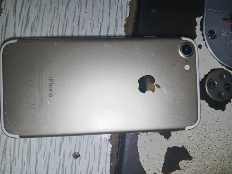 Apple iPhone 7 0