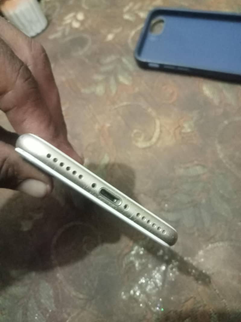 Apple iPhone 7 2