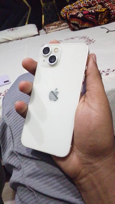 Apple iPhone 13