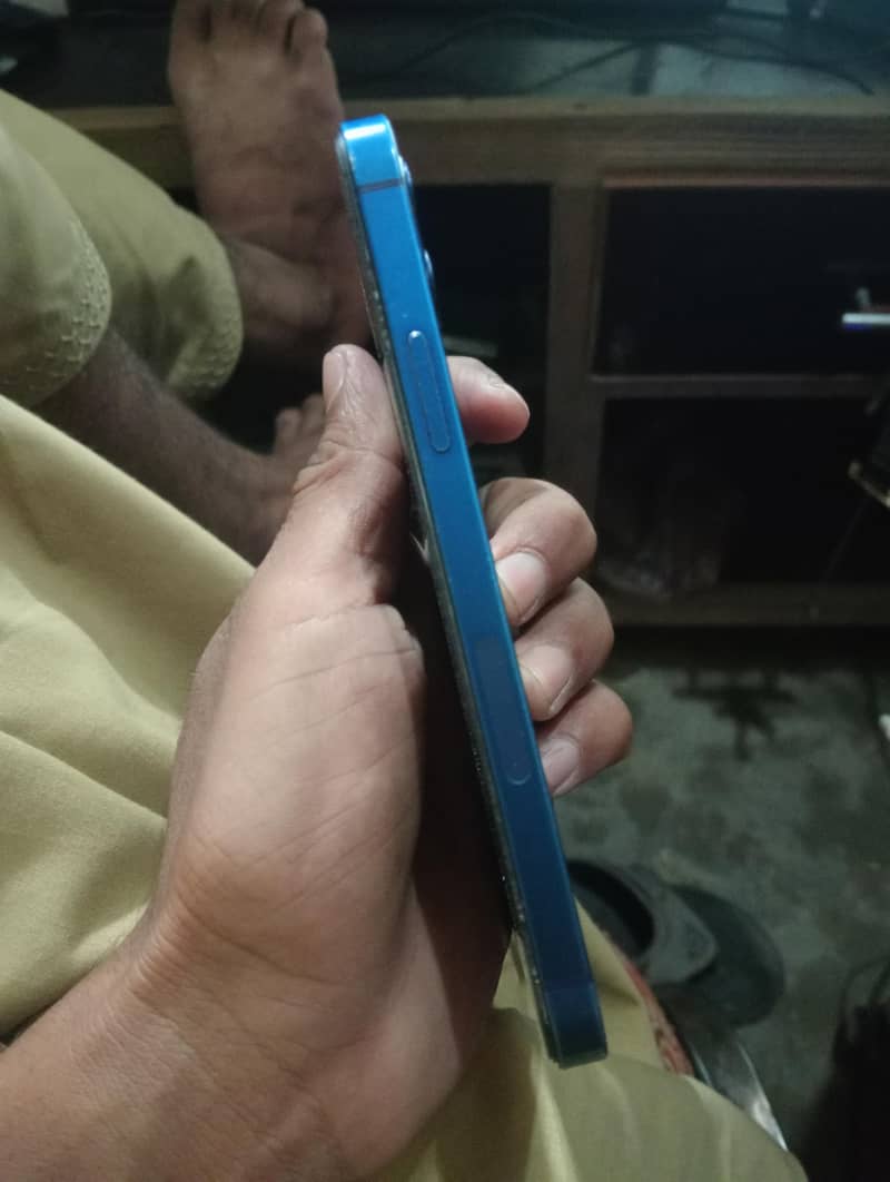 Apple iPhone 12 2