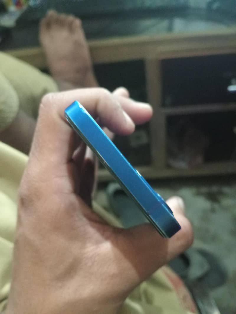 Apple iPhone 12 3