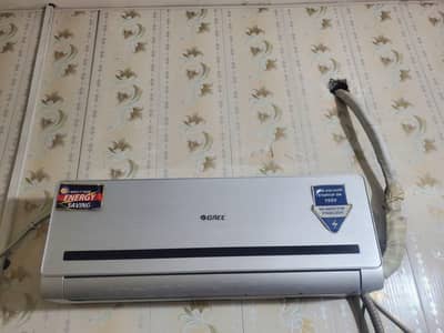1 ton green AC working cool urgent sale