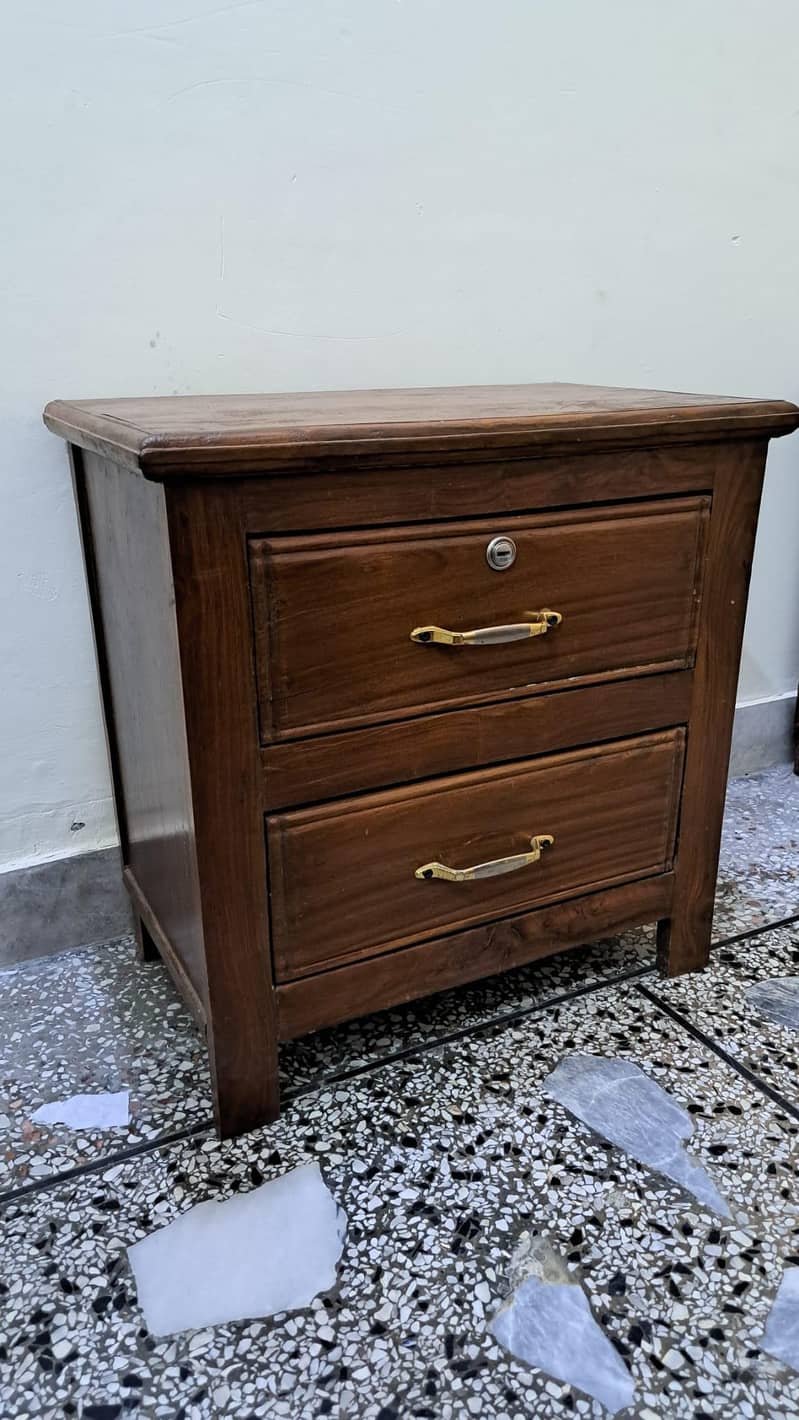 Two single beds with side tables 2