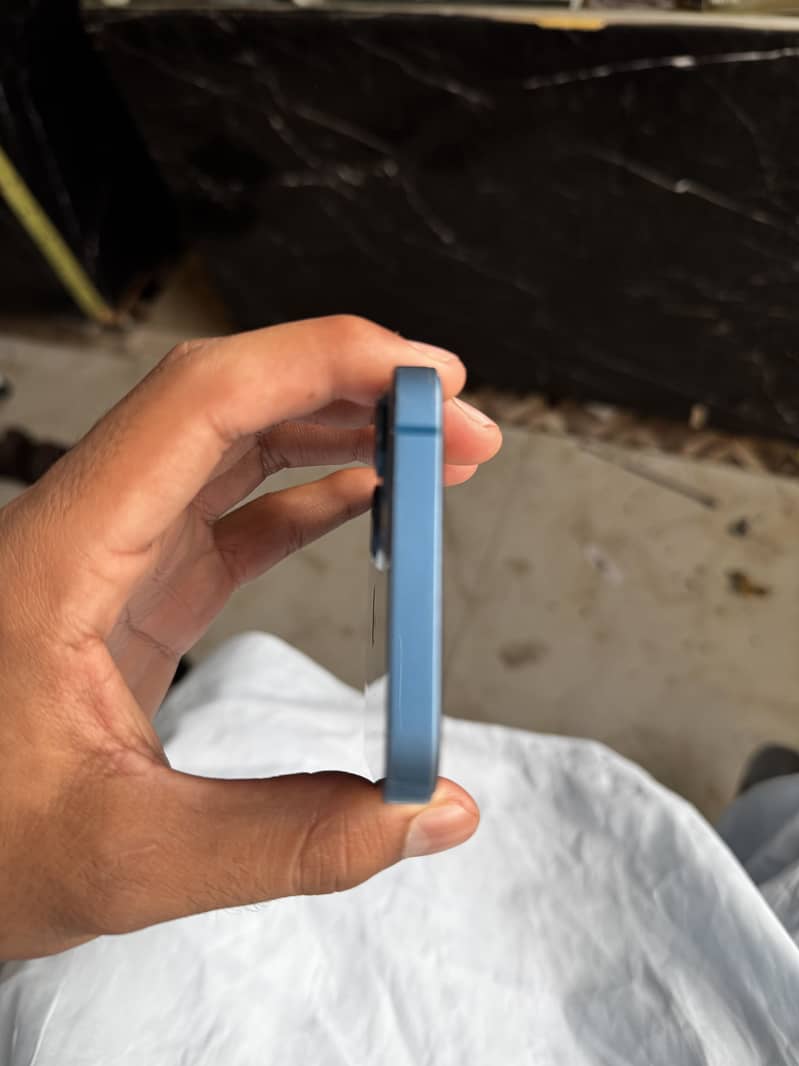 Apple iPhone 13 2