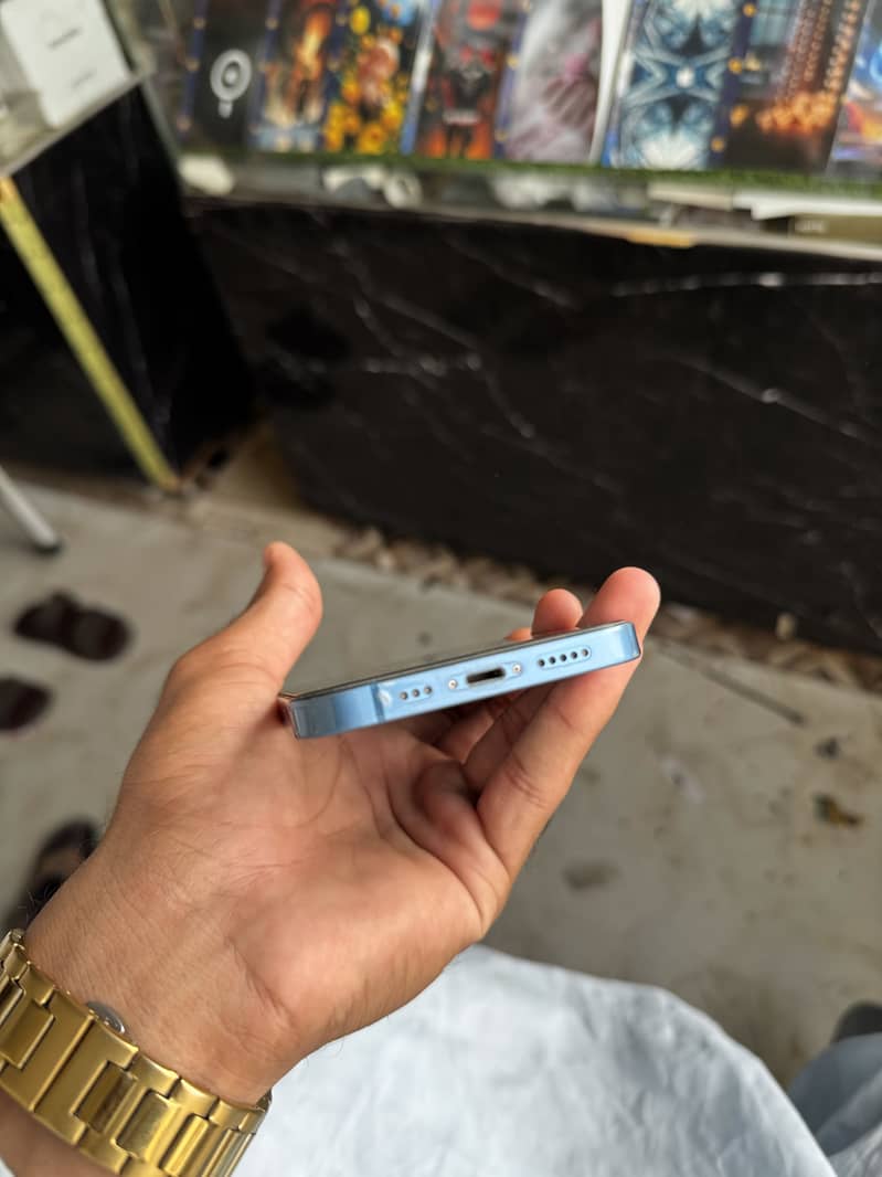 Apple iPhone 13 4