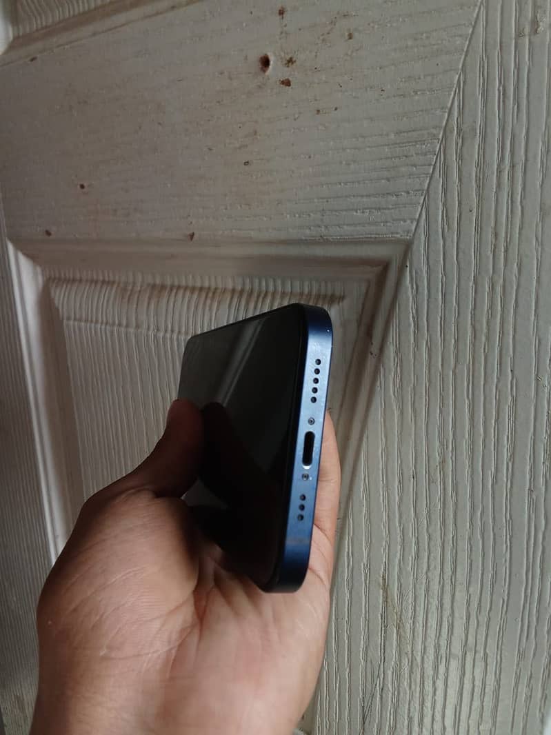 Apple iPhone 12 4