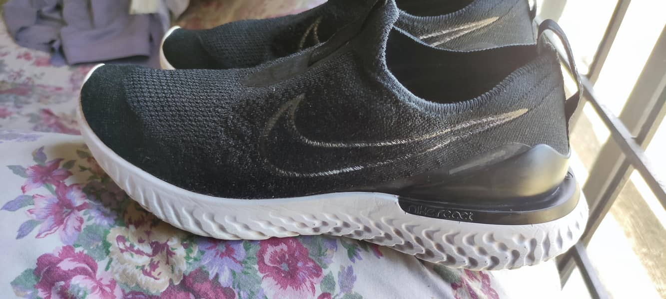Nike Epic Phantom React Flyknit 1