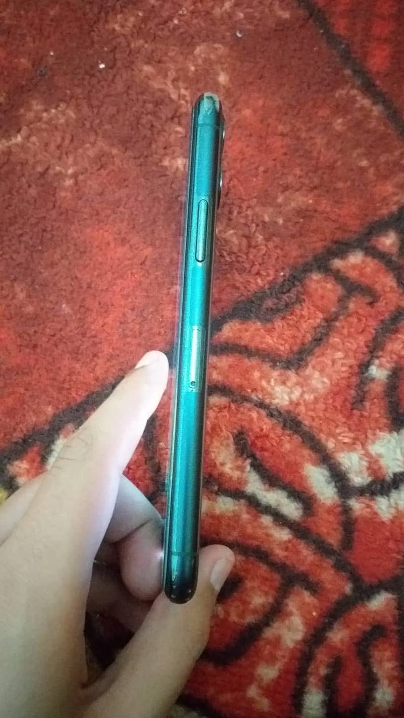 Apple iPhone 11 Pro 4