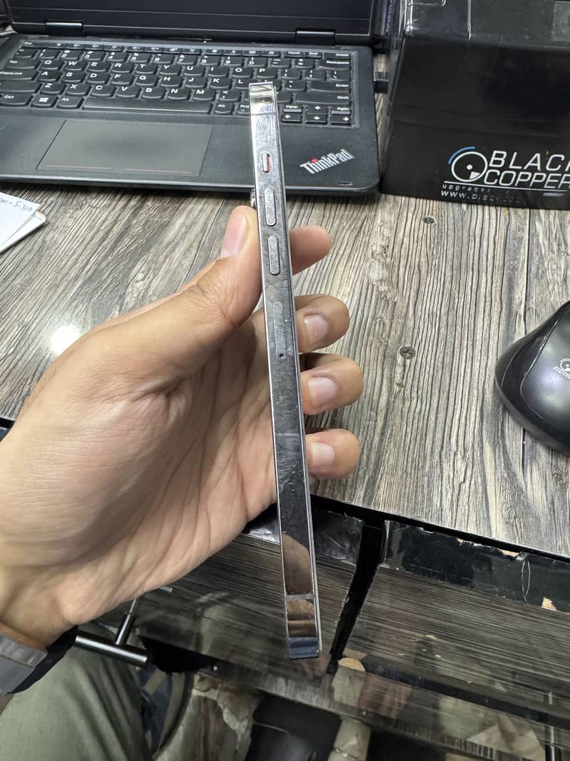 Apple iPhone 13 Pro Max 2