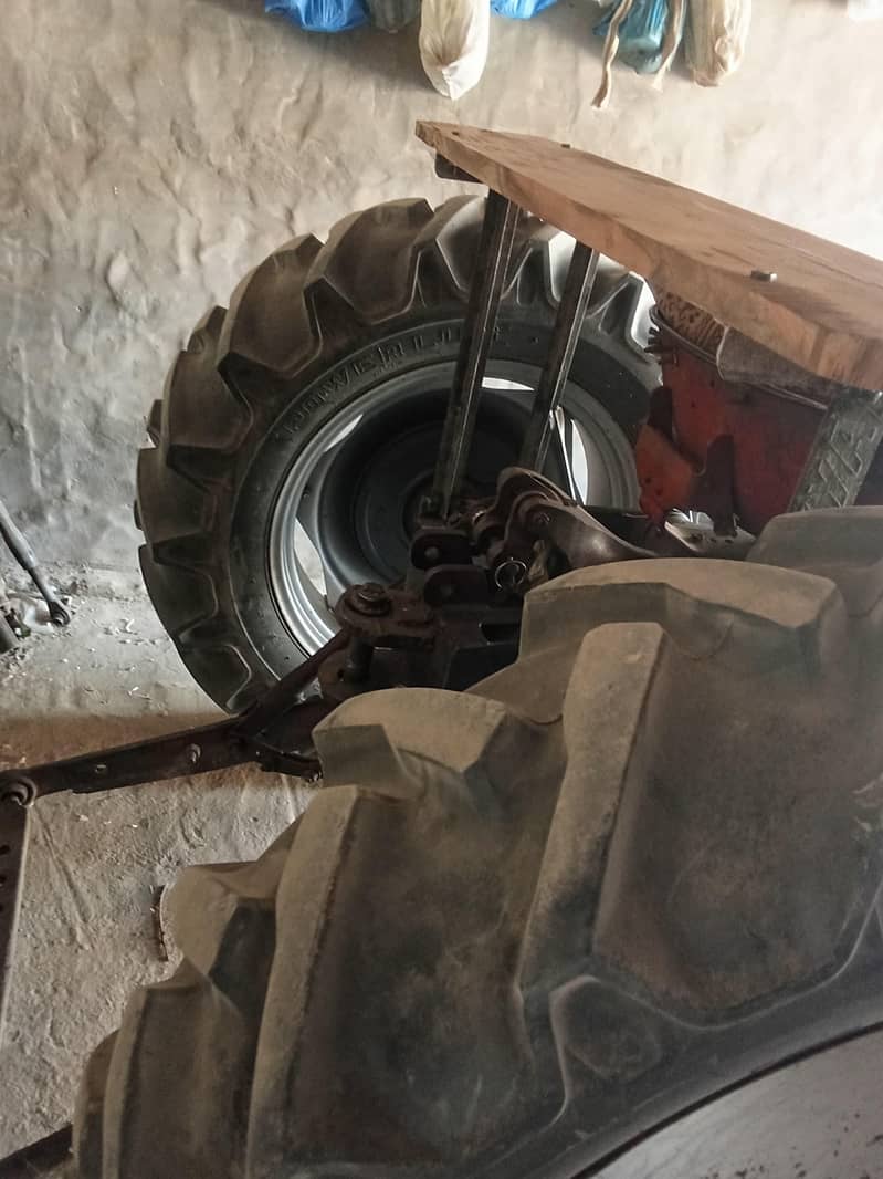Tractor 240 3