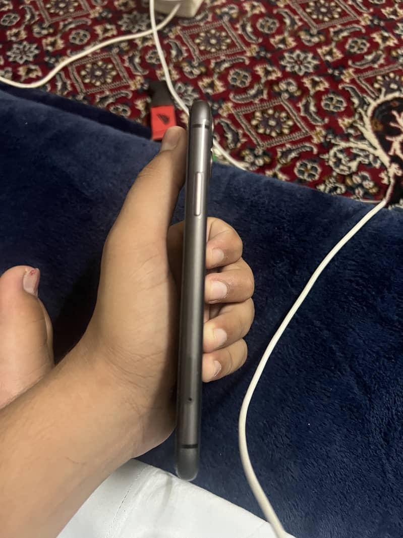 Apple iPhone 11 3