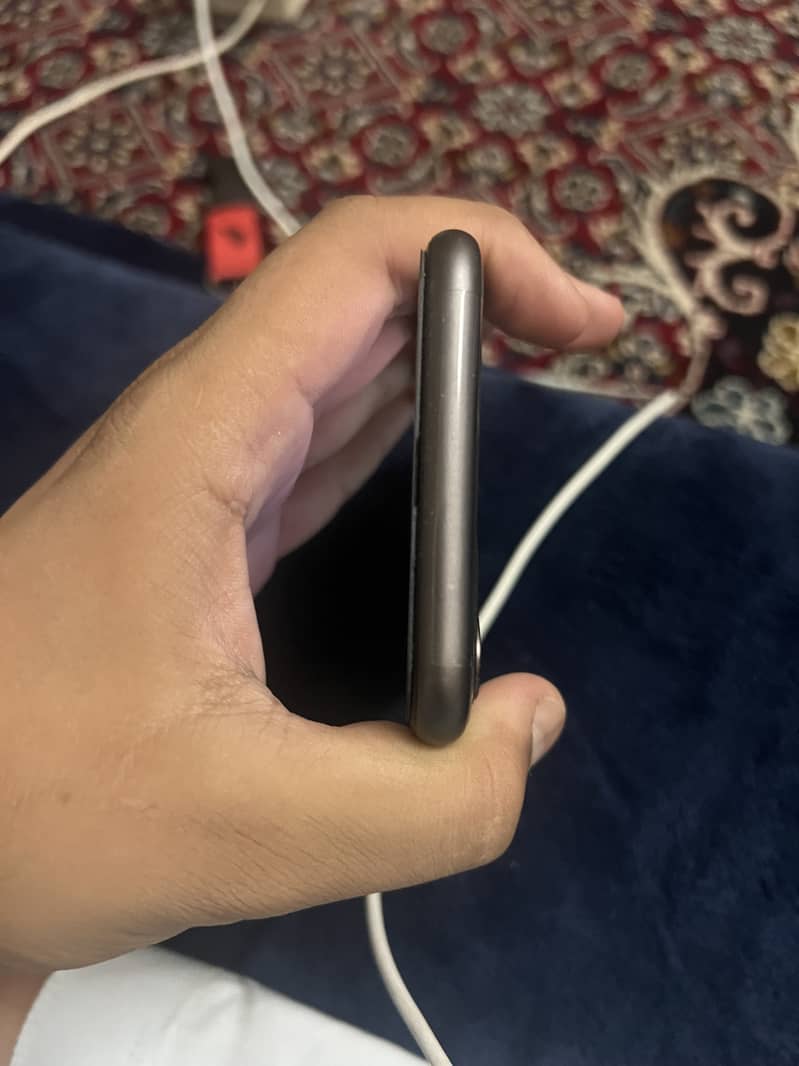Apple iPhone 11 4