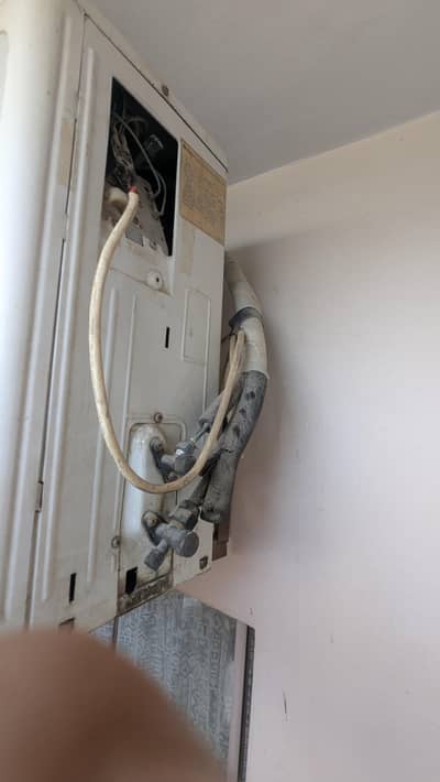 Gree 1 ton (No Gas) with outdoor unit