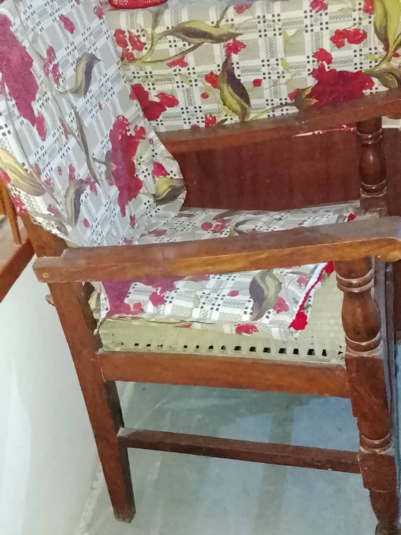 Table chairs set 1