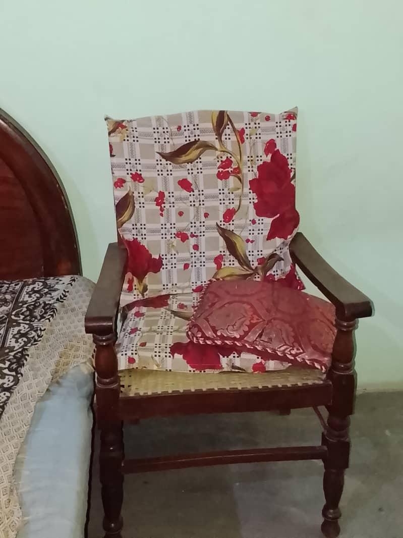 Table chairs set 2