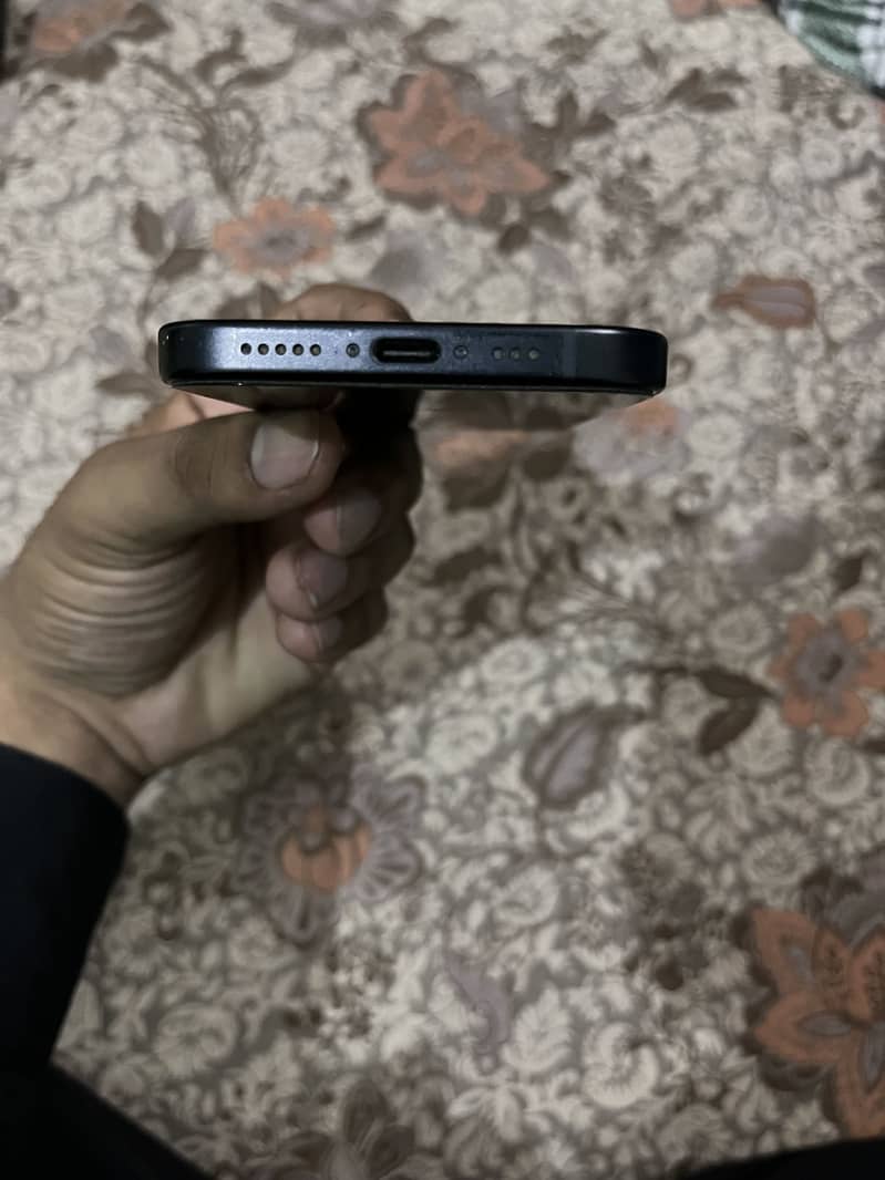 iPhone 15 2