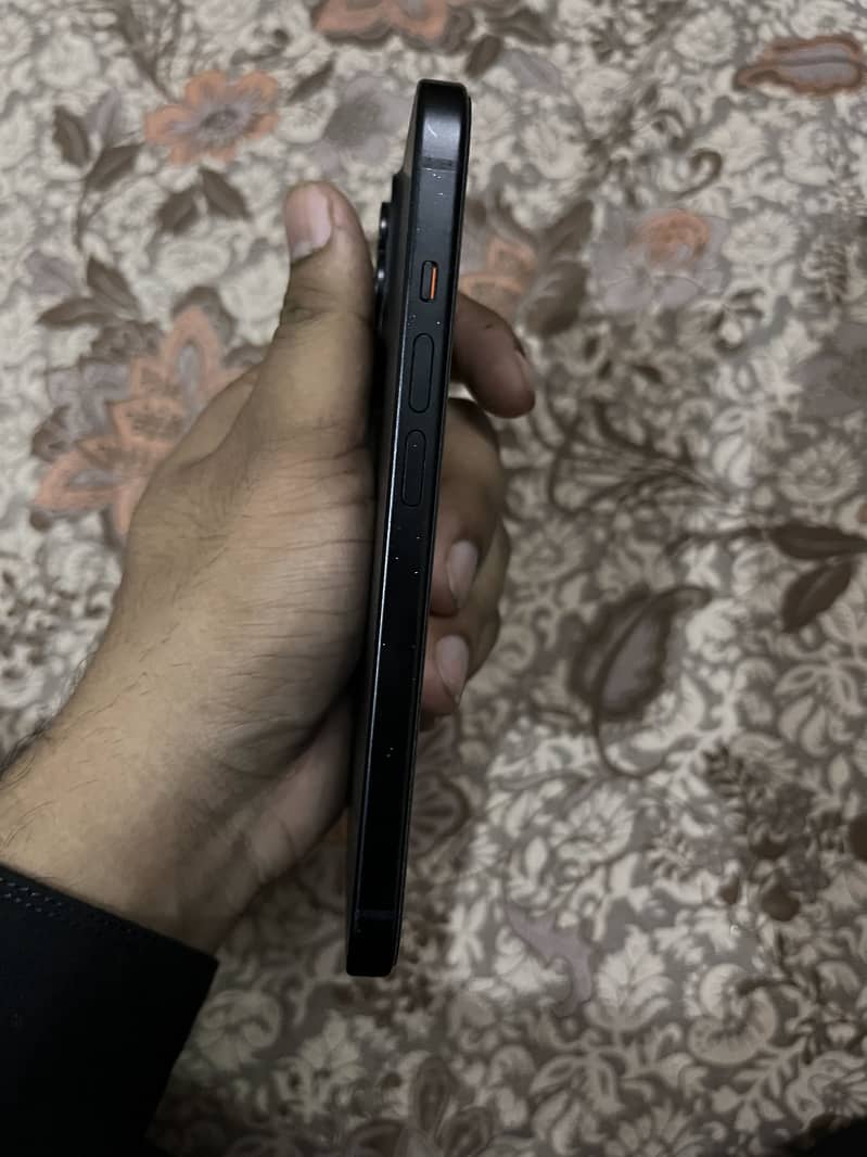 iPhone 15 5