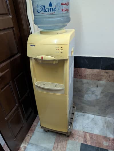 ORIENT  Water Dispenser with Built-in Refrigerator