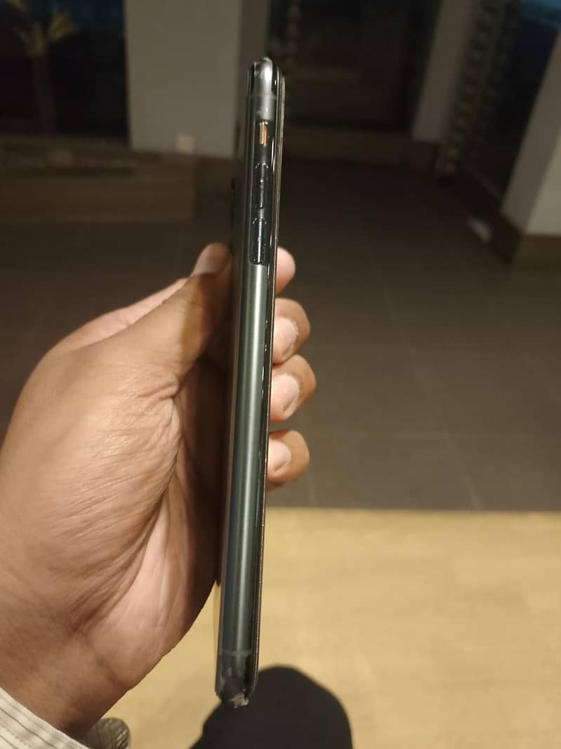 Apple iPhone 11 Pro Max 2