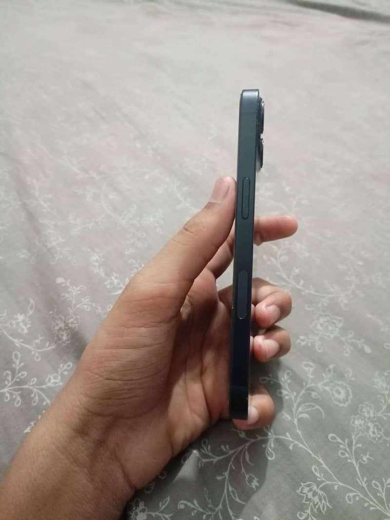 Apple iPhone 13 1
