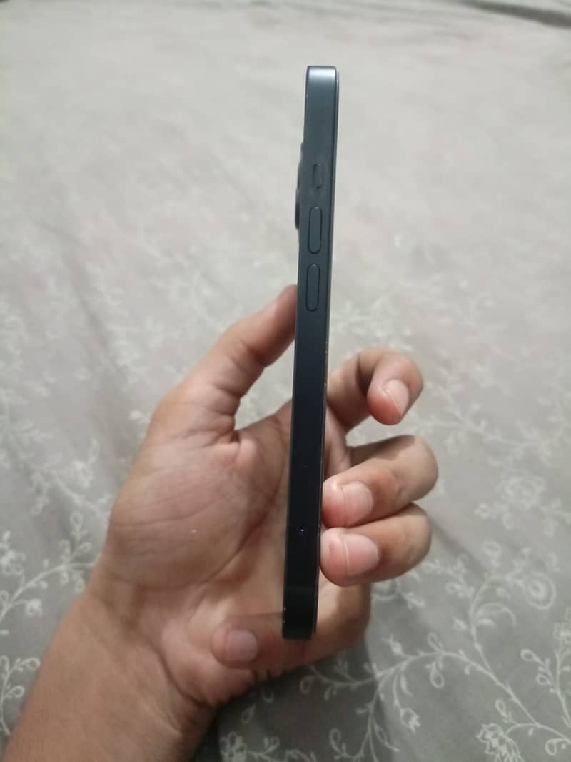Apple iPhone 13 5