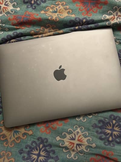 Macbook Pro 13" 2019 intel i7  with touch bar