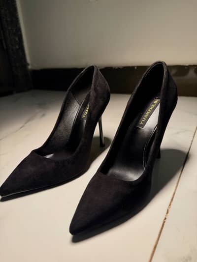 Brand New Elegant Heels – Size EUR 35 (Never Worn)