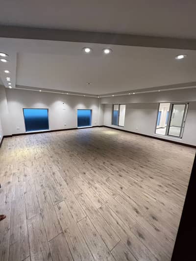 Beautiful Ready To Move Commercial Building