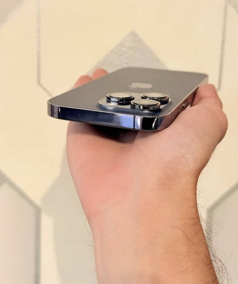 Apple iPhone 14 Pro 2