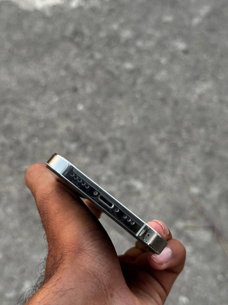 Apple iPhone 13 Pro 2