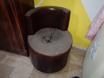 3 seeter sofa available