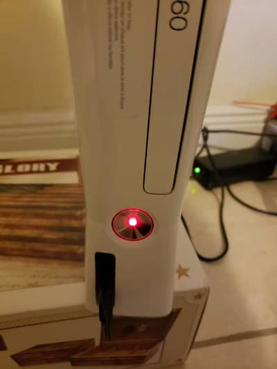 NOT WORKING XBOX 360 SLIM WHITE COLOUR WITH CONTROLLER AND KINECT