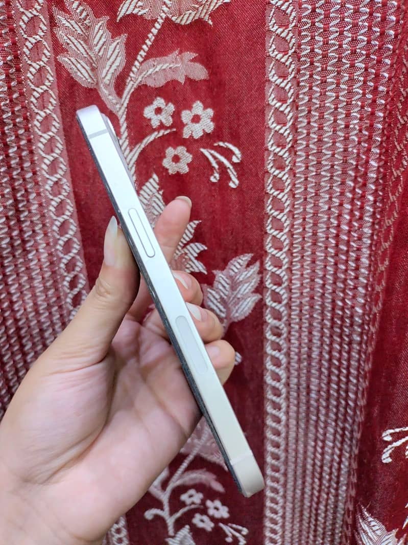 Apple iPhone 13 4
