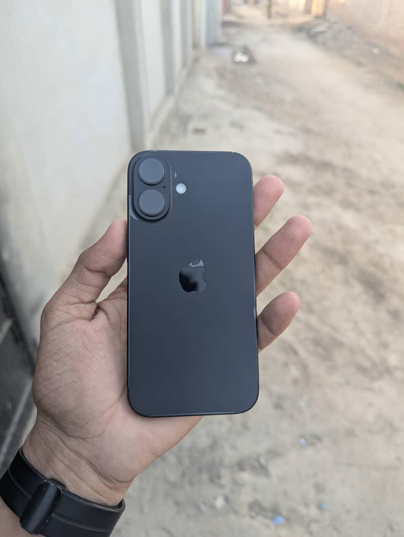 Apple iPhone 16 1