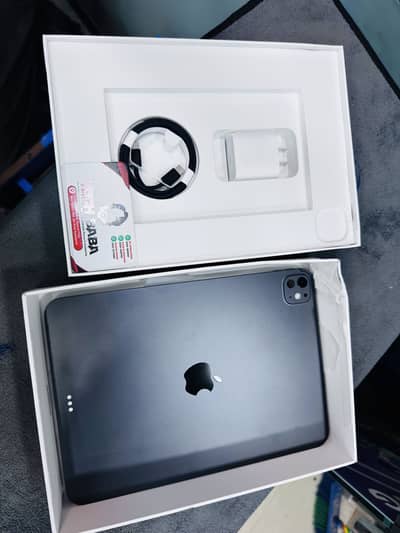 iPad Pro M5 256gb Complete Box