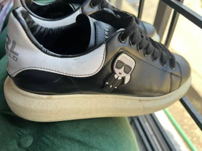 Karl Lagerfeld Kapri Ikonic leather