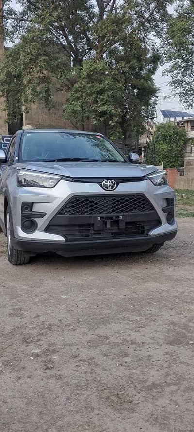 Toyota raiz XS pakig 3.5 grade EXCHANGE with small car