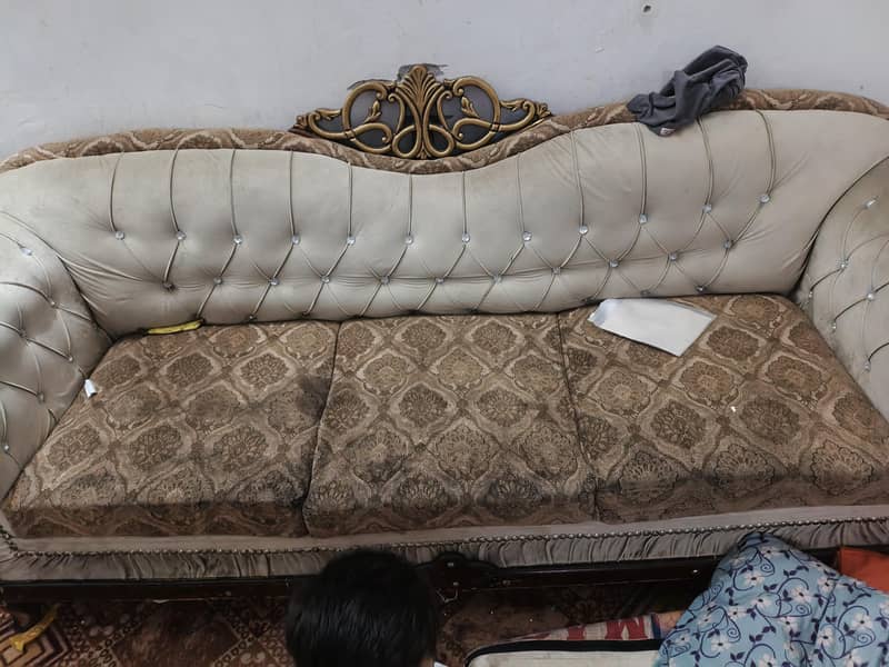 one big sofa and other 2 sofas 0