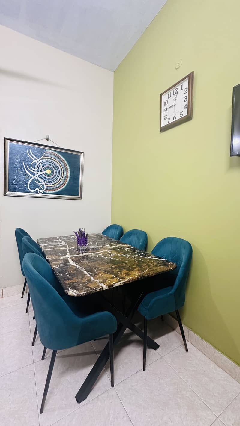 Dining Table 0