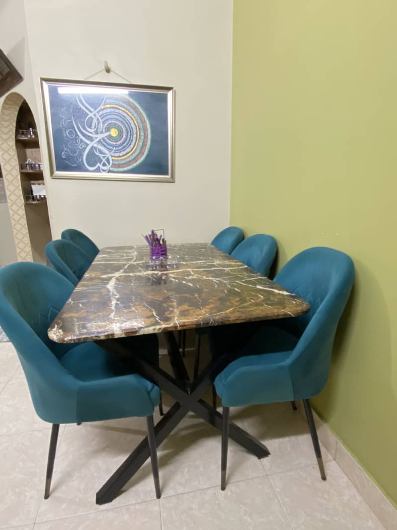 DINING TABLE FOR SELL 1
