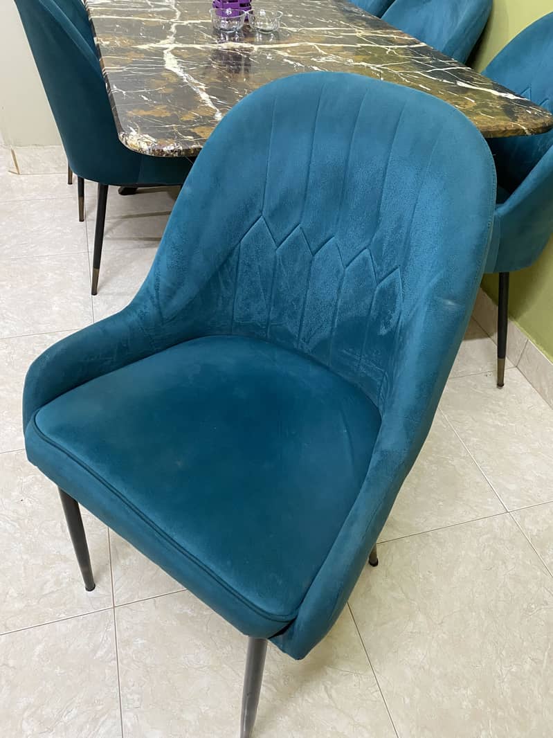 DINING TABLE FOR SELL 2