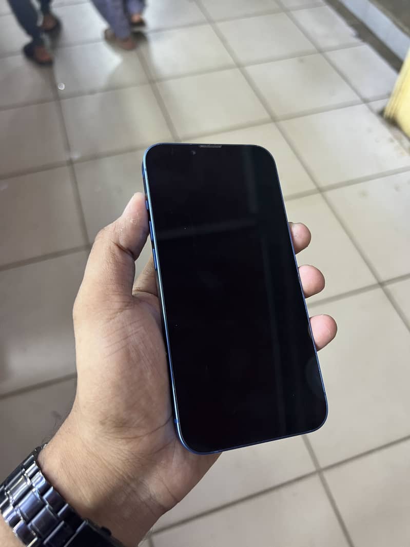 Apple iPhone 13 1