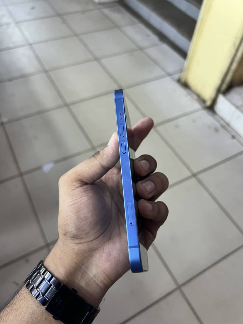 Apple iPhone 13 2
