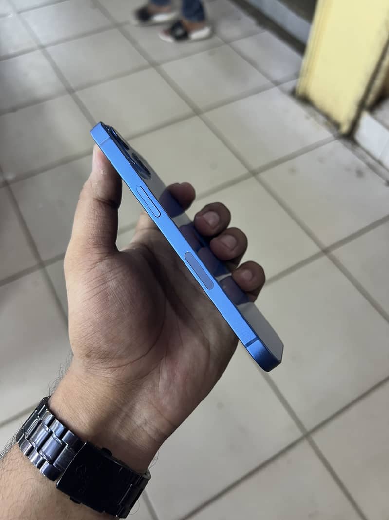 Apple iPhone 13 4