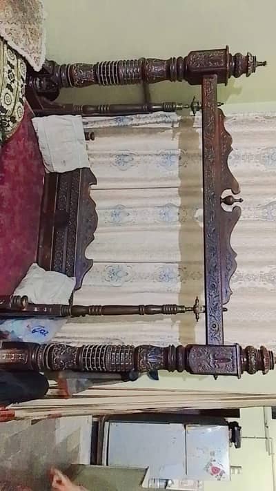 Wooden Jhoola for sale Condition Oringal hai