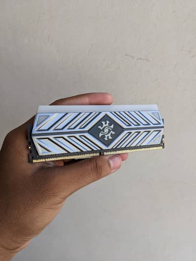 XPG spectrix D41 / 16gb ddr4 / 3200mhz / CL 16 / RGB Heatsink