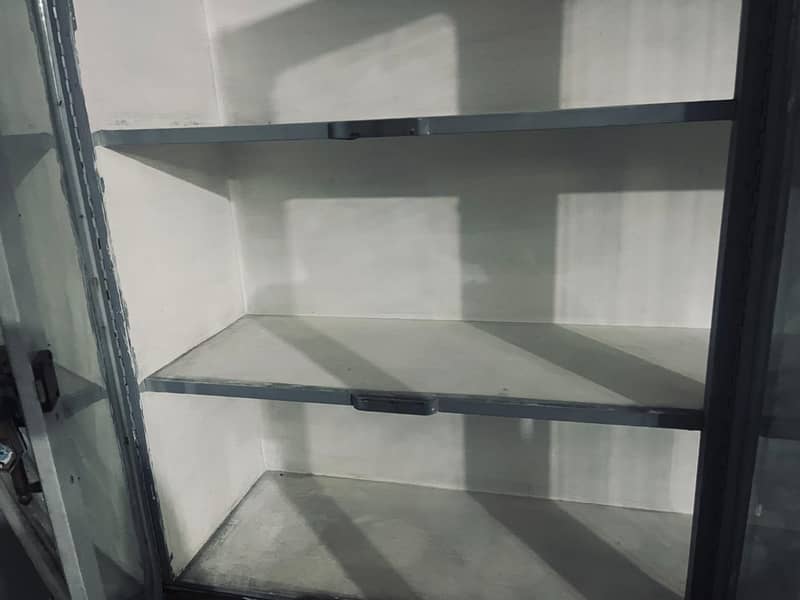 برتنوں والی الماری ڈیکو پینٹ کے ساتھ 3
