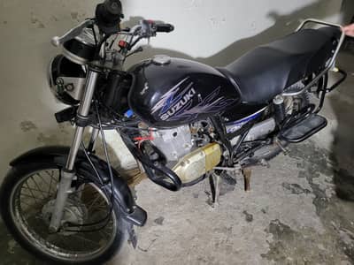 Suzuki bike GS 150 cc pack engine black colour