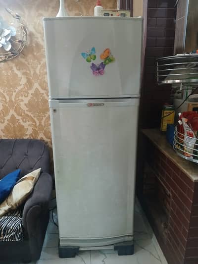 Dawlance fridge L size